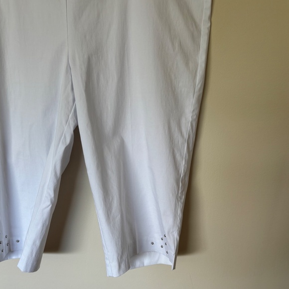 Counterparts White Plus Capris - Picture 2 of 7